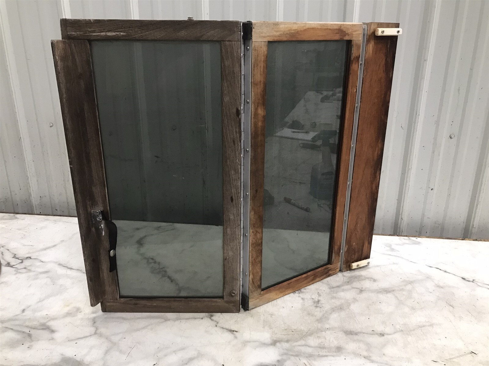 86 Sea Ray 268 Sundancer Boat folding cabin doors window