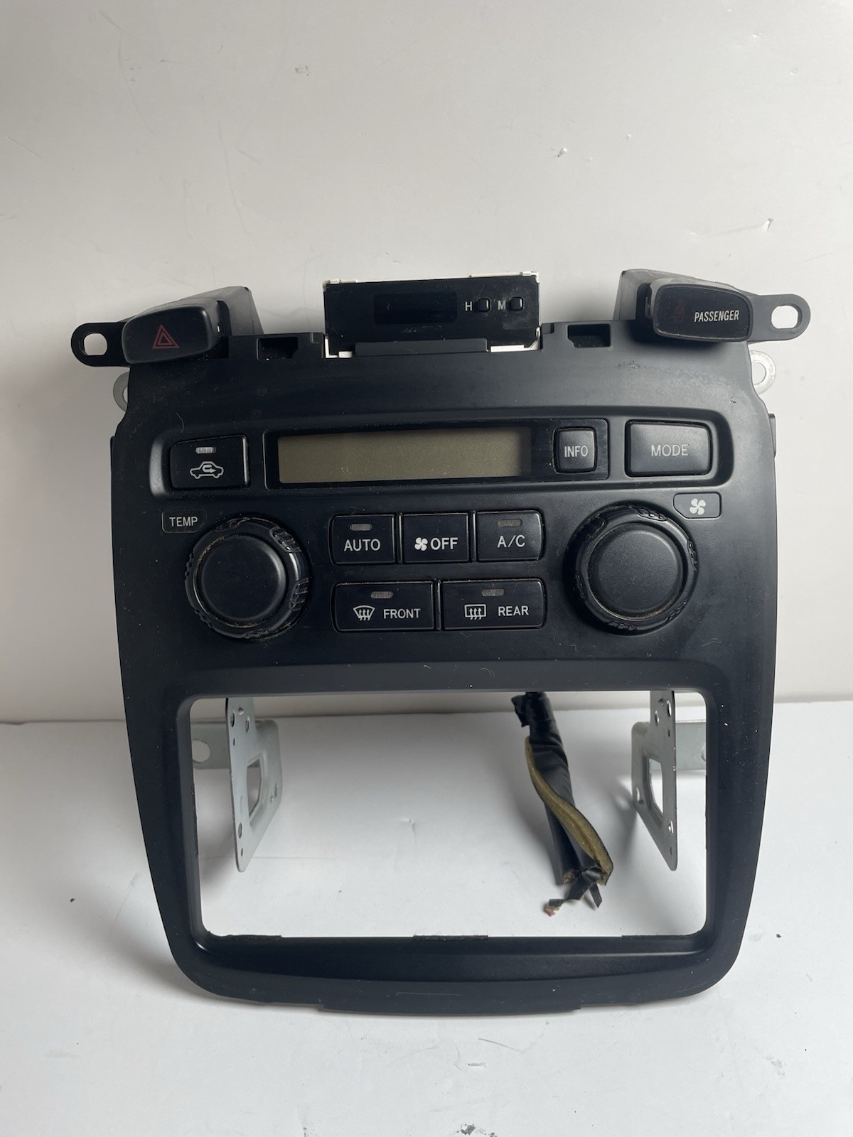 2001-2007 Toyota Highlander Digital AC Climate Control Dash Bezel 84010-48082 2001-2007 Toyota Highlander Digital AC Climate Control Dash Bezel 84010-48082