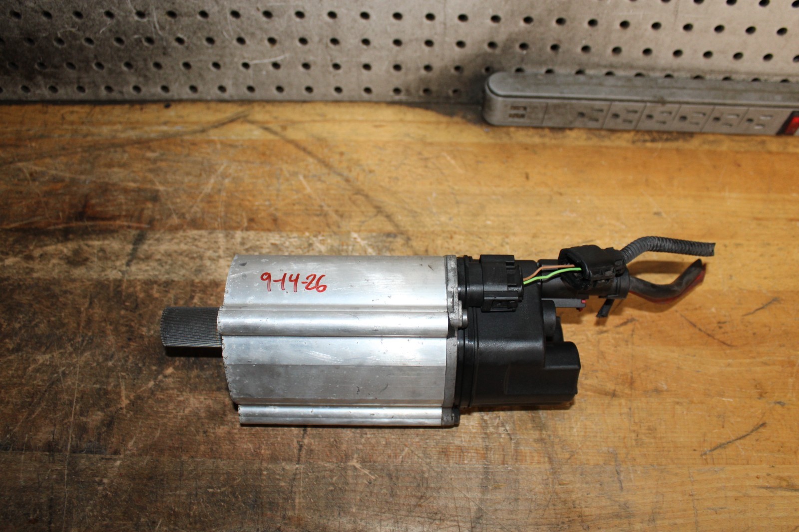 2011-2019 BMW 528i 535i 550i (F01 F06 F07 F10) RWD RACK & PINION motor