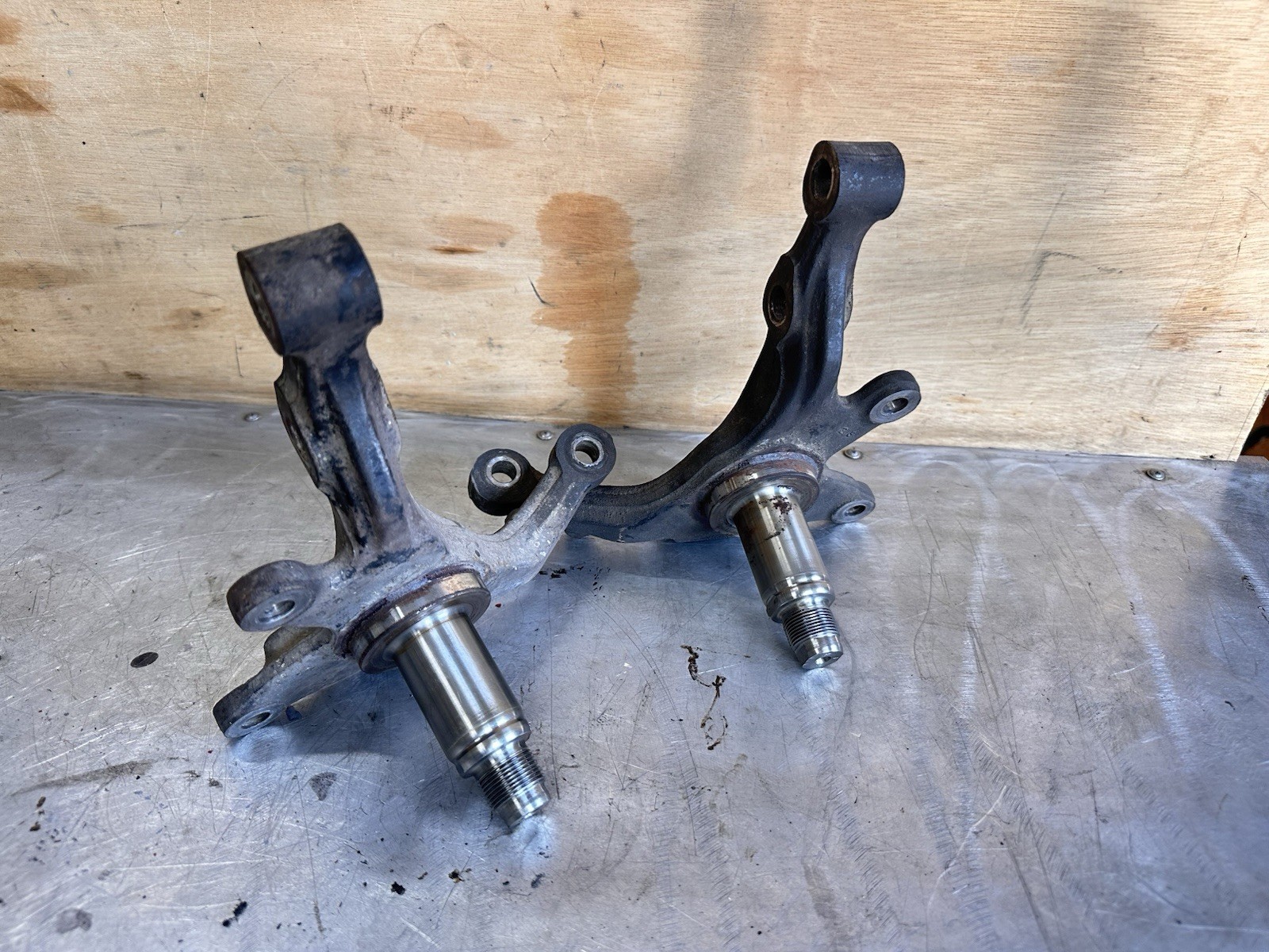 1995-1998 Nissan 240sx S14 S15 Front Steering Knuckles Spindle 