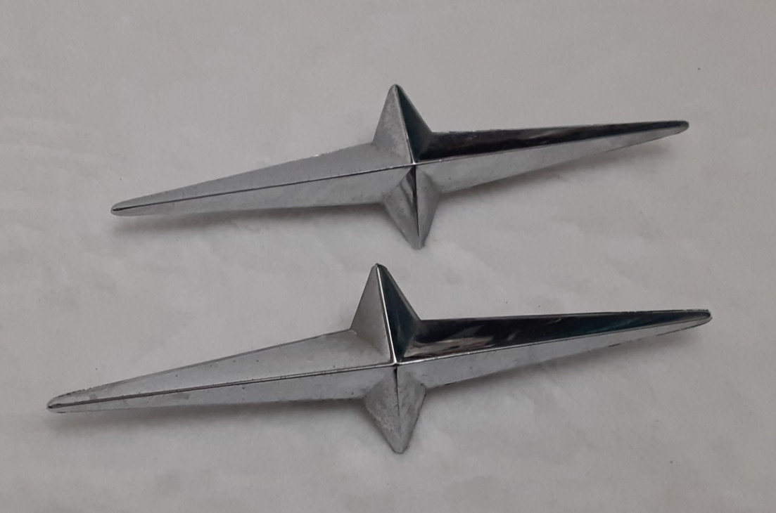 ** (2) Vintage 1950 1960s GM Pontiac Star Emblems Rat Hot Rod ** (2) Vintage 1950 1960s GM Pontiac Star Emblems Rat Hot Rod