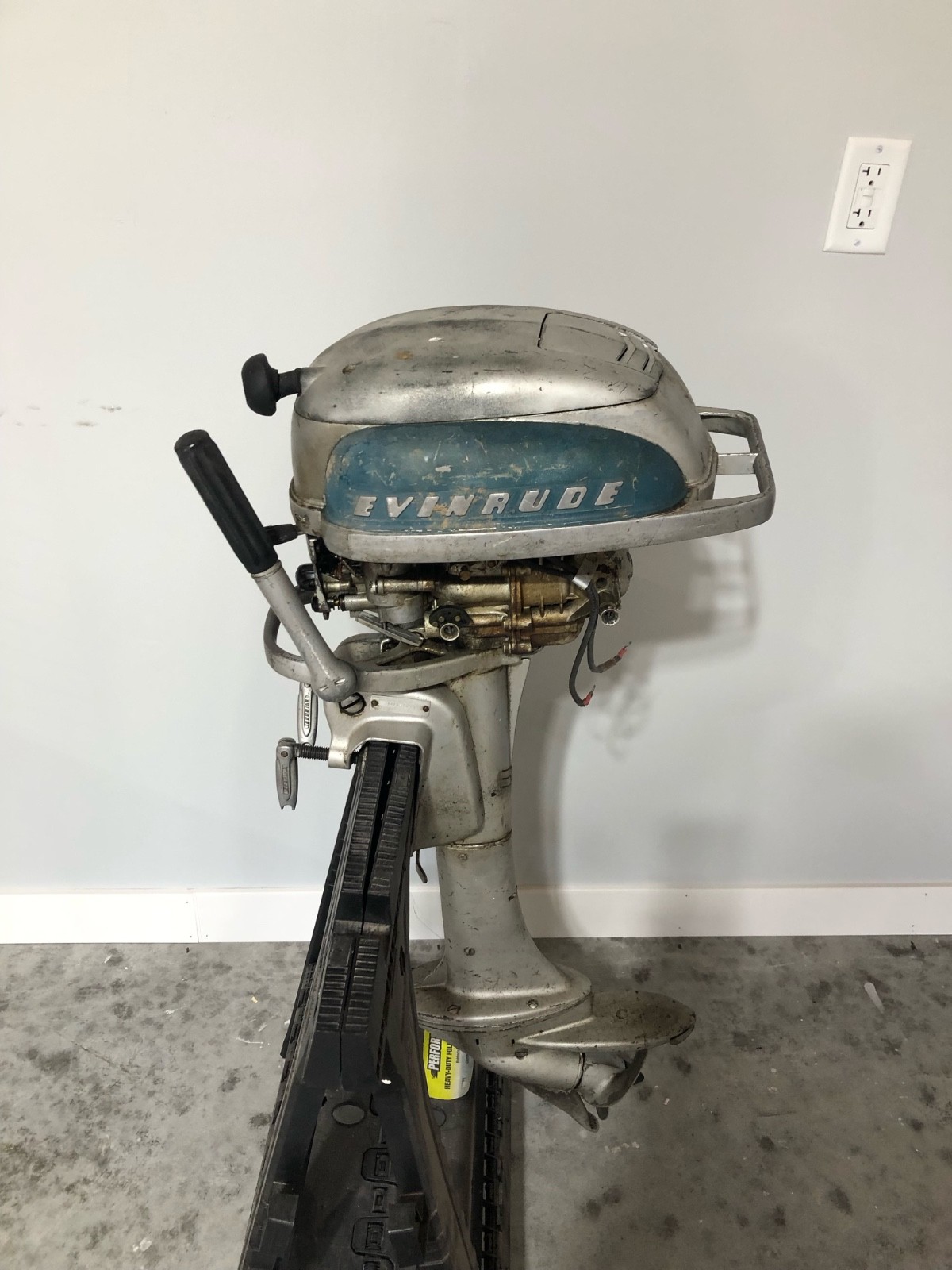 Vintage Evinrude Sportwin Outboard Motor 1947 to 1951 3.3 HP 4423 for Parts
