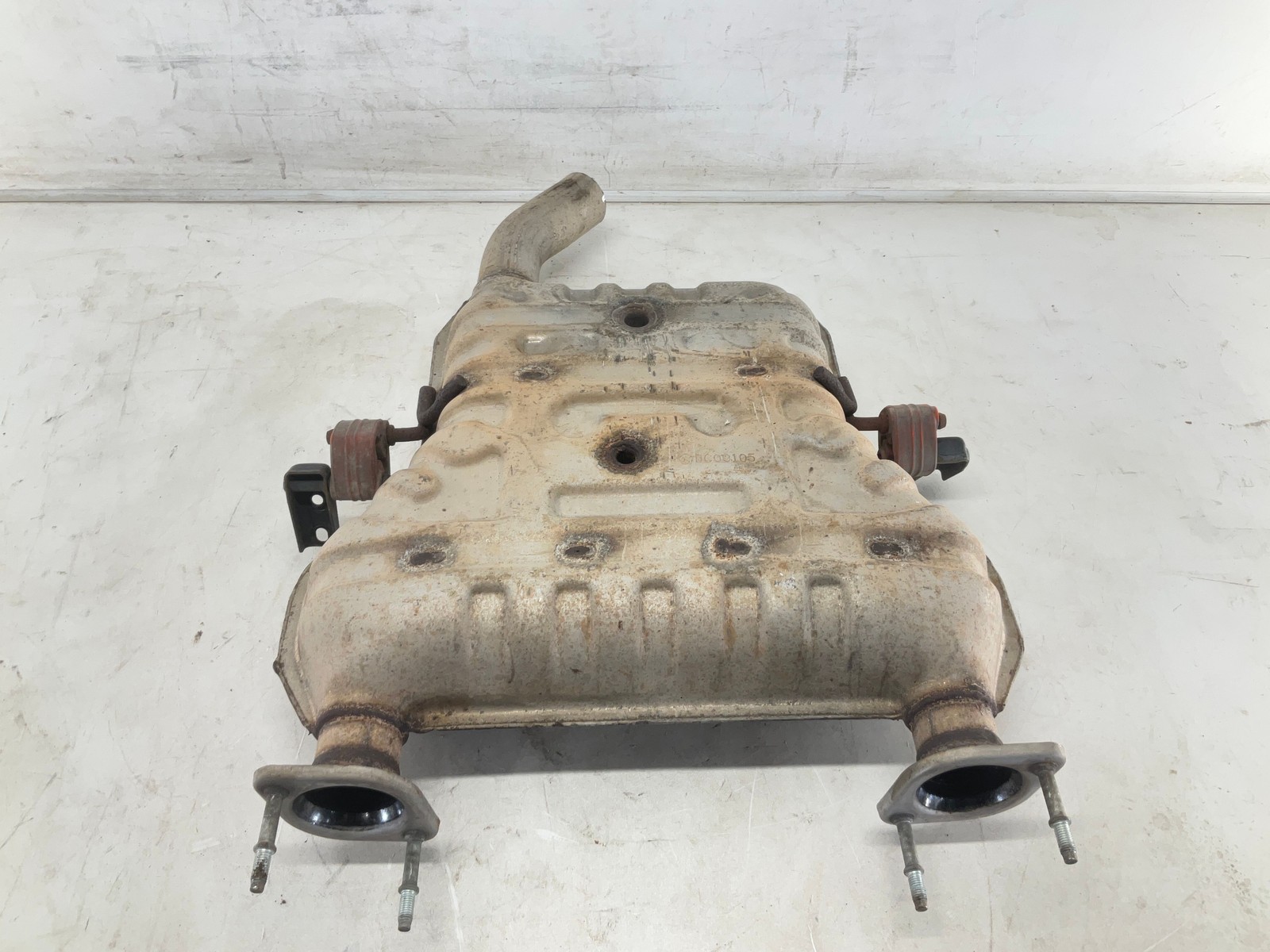 13-22 Jeep Grand Cherokee 3.6L AT RWD Center Exhaust Muffler Resonator 13-22 Jeep Grand Cherokee 3.6L AT RWD Center Exhaust Muffler Resonator