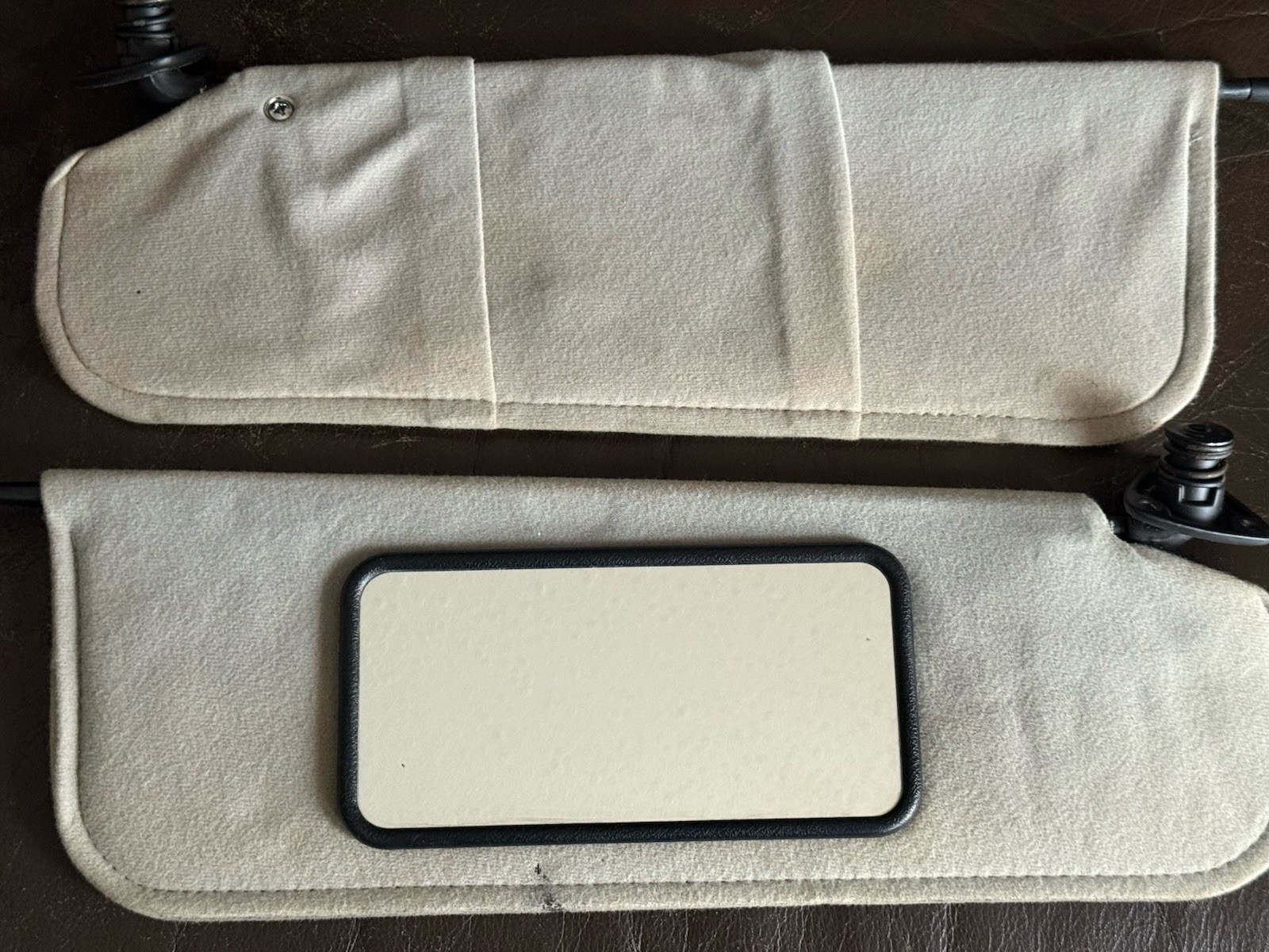 1984- 1988 Pontiac Sunvisor Sun Visors Lite Gray Cloth With Mirror