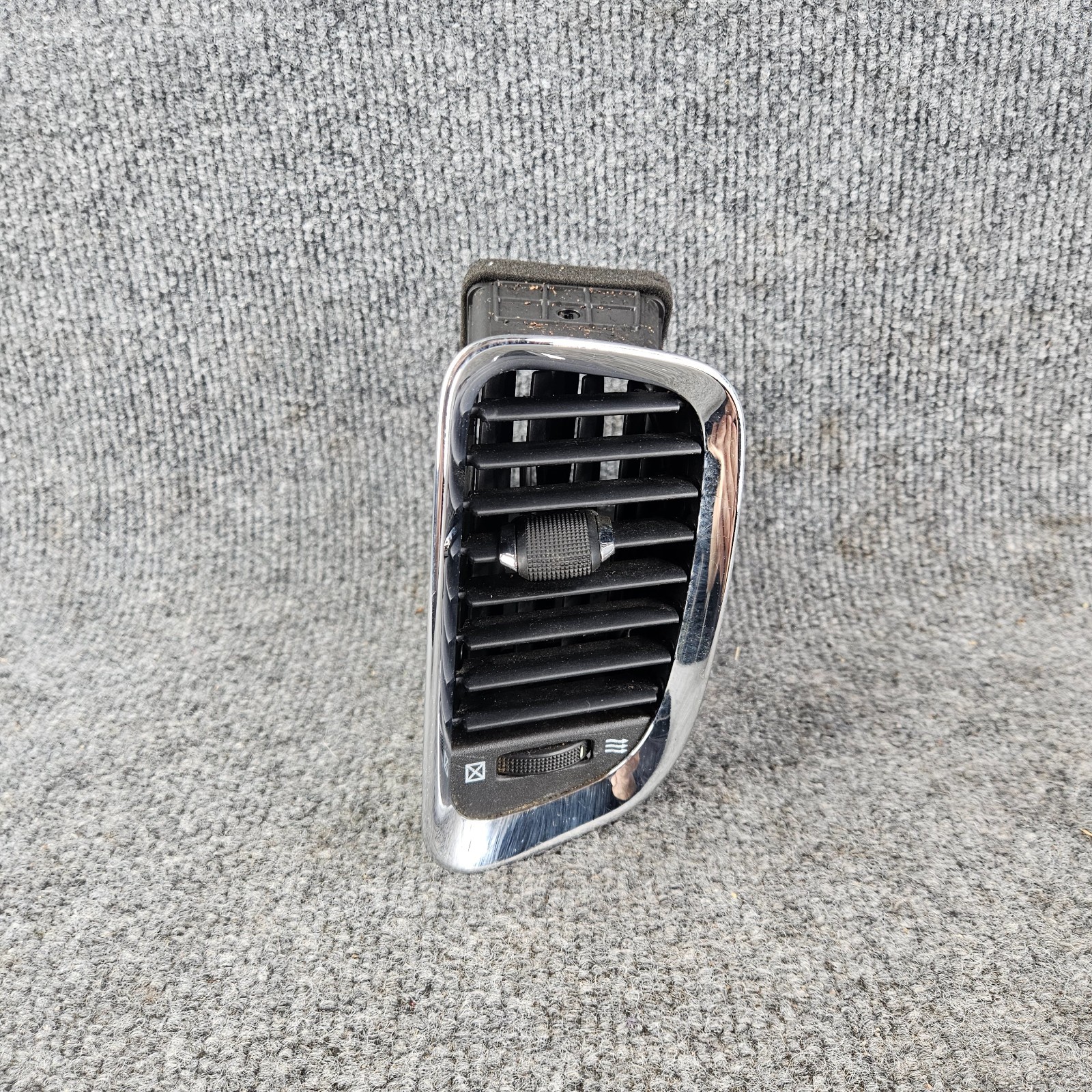 2011 - 2018 DODGE DURANGO DASHBOARD Center Right AIR VENT 2011 - 2018 DODGE DURANGO DASHBOARD Center Right AIR VENT