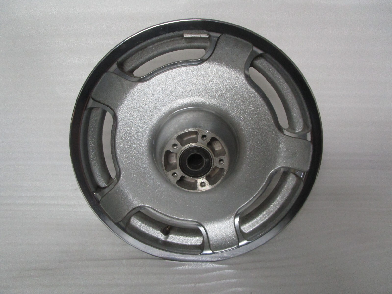 02-08 Harley Davidson Touring CVO Chrome Airstrike Front Wheel 16x3