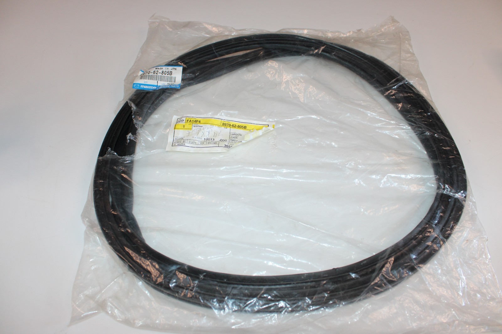 OEM NEW 1984-1985 Mazda RX7 Moon Sun Roof Weatherstrip Rubber Seal 897062805B OEM NEW 1984-1985 Mazda RX7 Moon Sun Roof Weatherstrip Rubber Seal 897062805B
