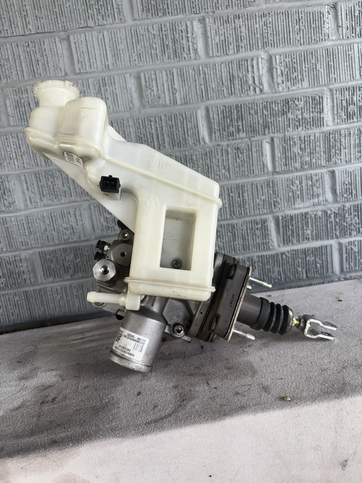 14-16  Kia Optima Hybrid Power Brake Booster Cylinder ABS Pump 585004U701 Oem