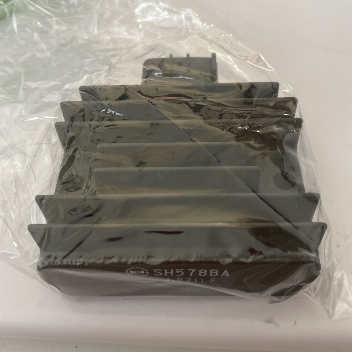 【NEW】Kawasaki Genuine VOLTAGE REGULATOR 21066-0010 Direct From Japan