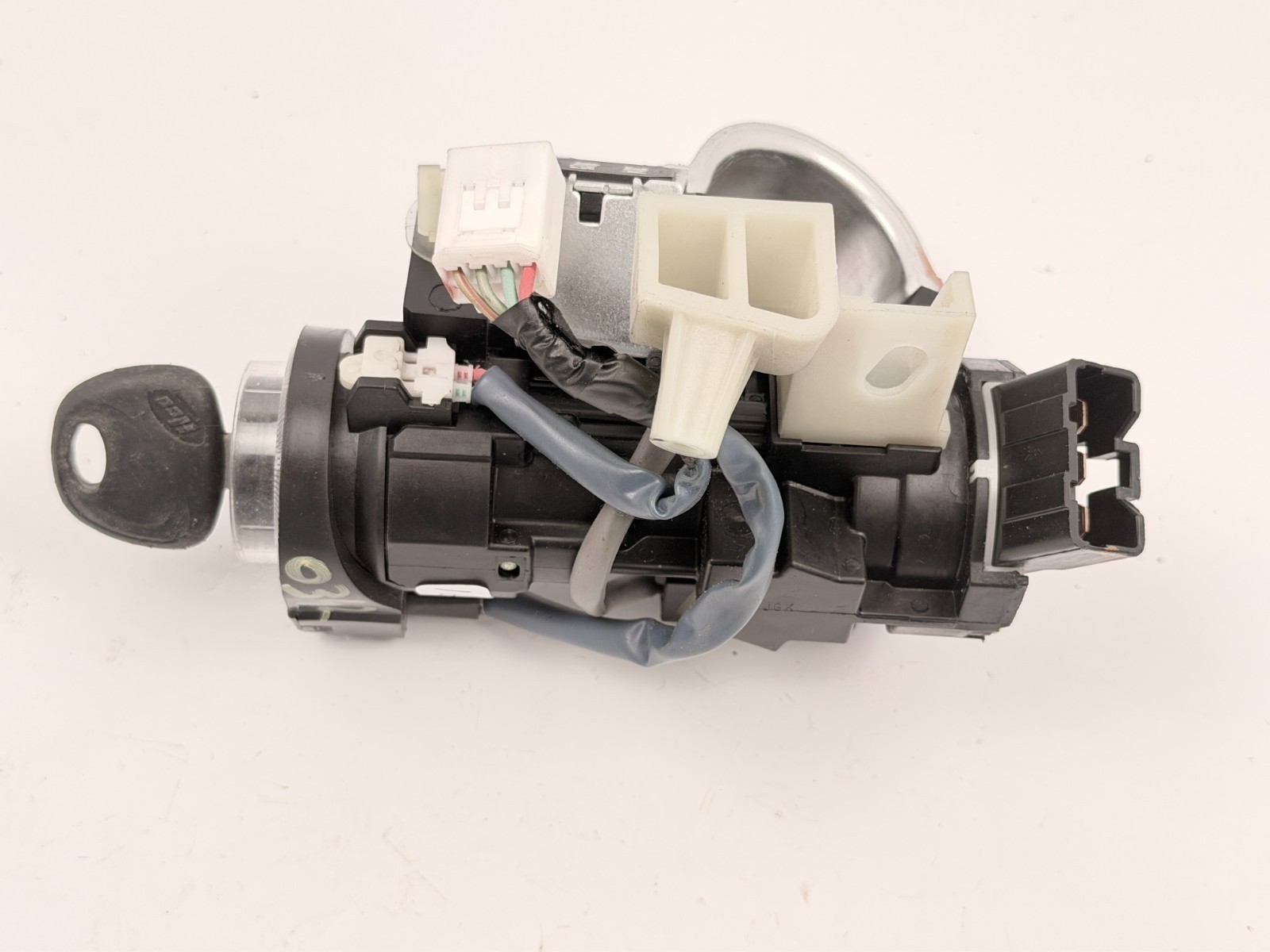 2011-2016 Hyundai ELANTRA IGNITION SWITCH LOCK CYLINDER W/ KEY OEM 2011-2016 Hyundai ELANTRA IGNITION SWITCH LOCK CYLINDER W/ KEY OEM