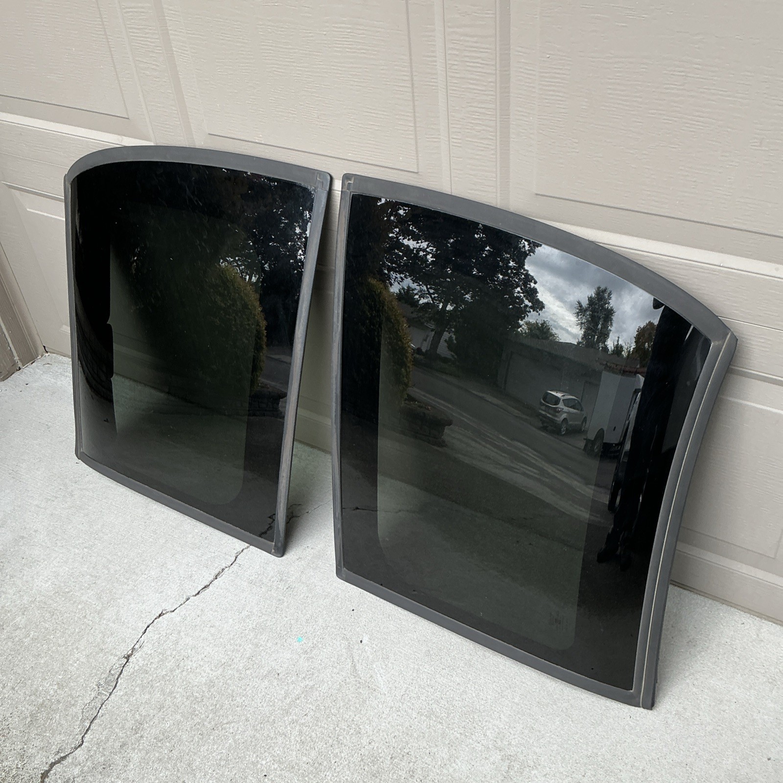 1993-2002 Chevy Camaro Pontiac Firebird Black Roof Glass T-Top Pair OEM W/ KEYS 1993-2002 Chevy Camaro Pontiac Firebird Black Roof Glass T-Top Pair OEM W/ KEYS