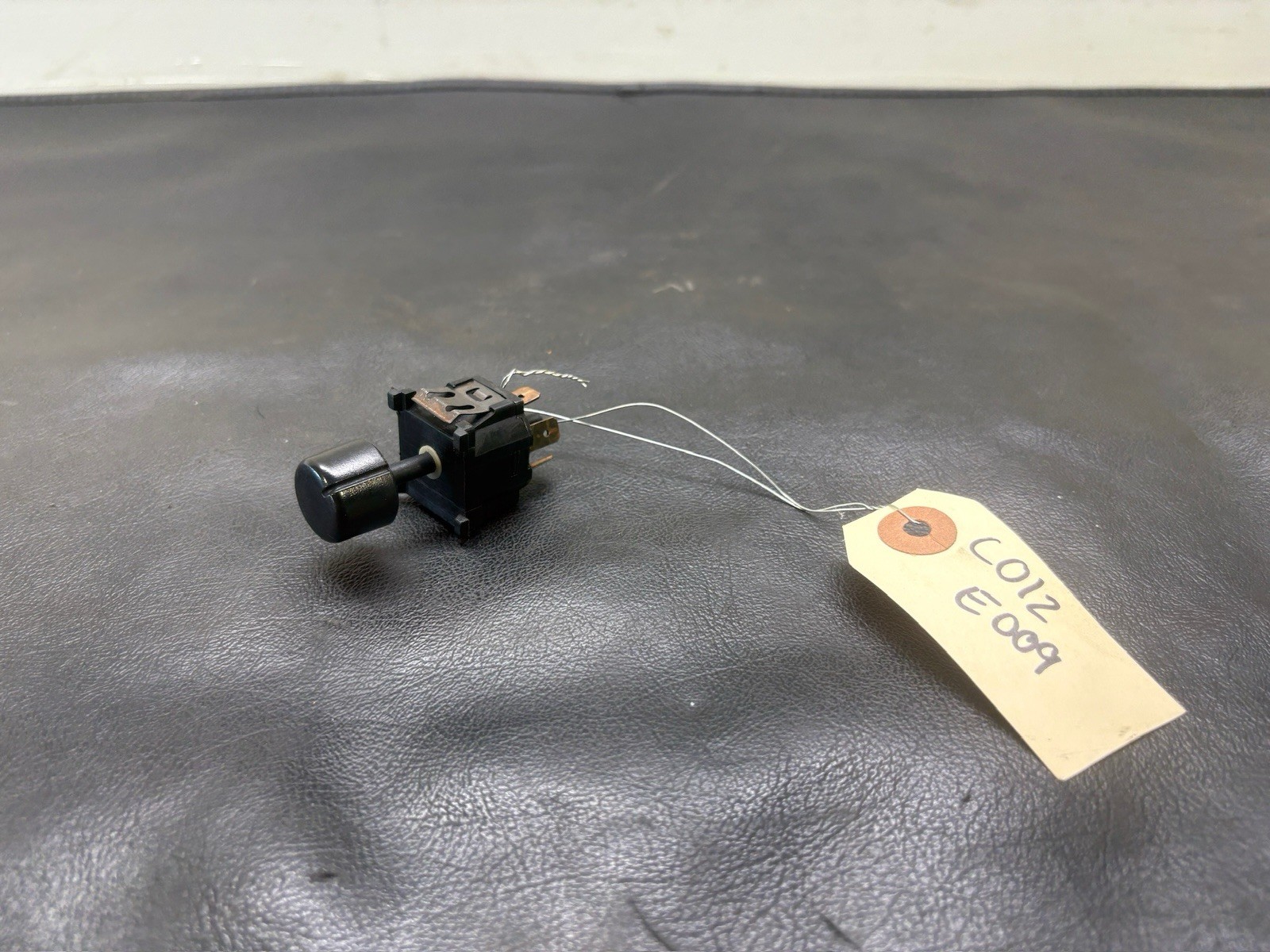 1983-1985 Porsche 944 Blower Motor Switch
