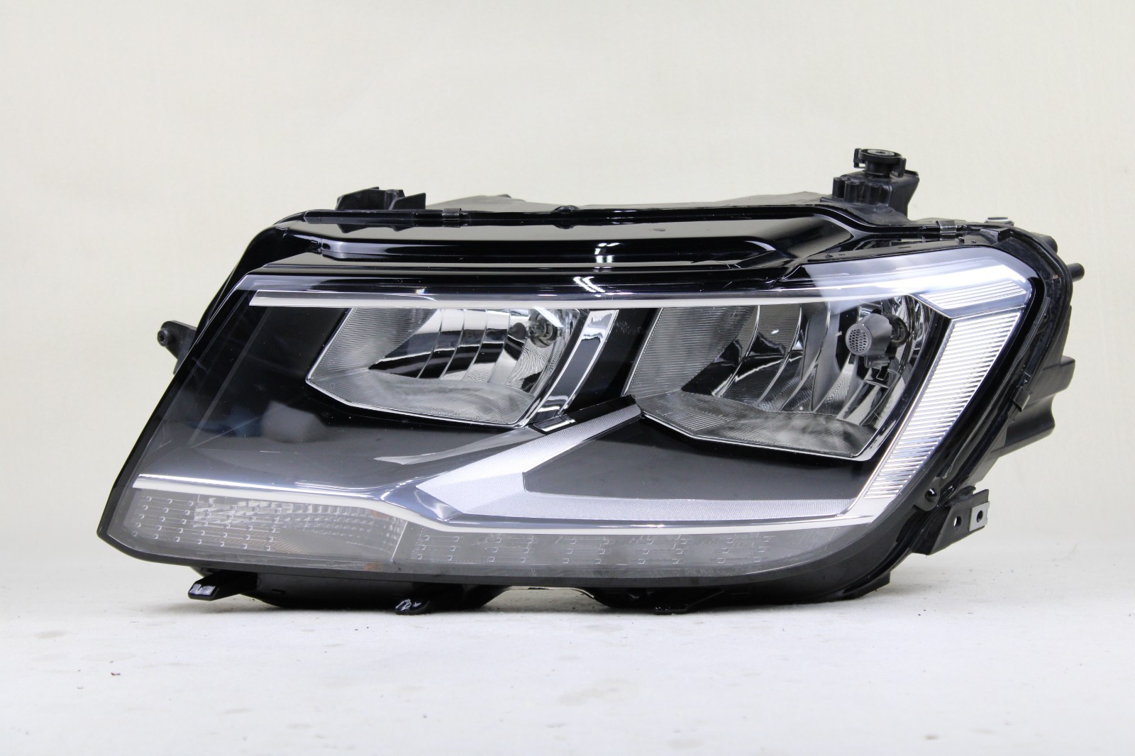 Complete 2018 - 2021 Volkswagen Tiguan Left Driver LH Halogen Headlight