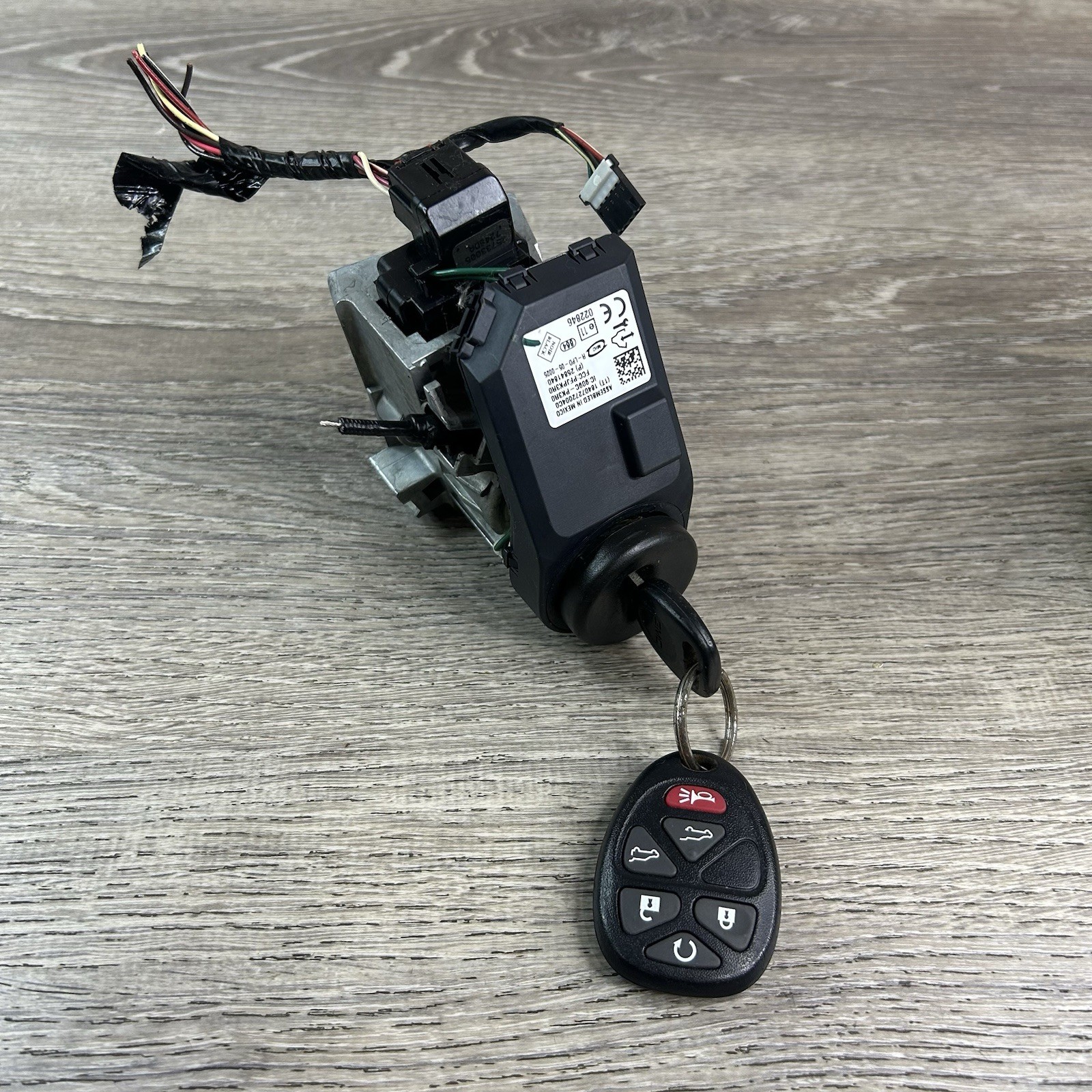 07-13 GM Silverado Tahoe Ignition Lock Assembly With Chip Key Used 26088811