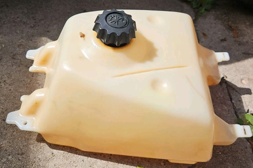 Tank Gas Fuel Reservoir # 5431805 Polaris Mid-late 90s ATV 300 400 4x4 Tank Gas Fuel Reservoir # 5431805 Polaris Mid-late 90s ATV 300 400 4x4