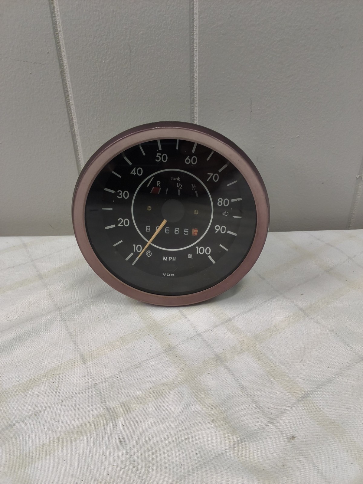 VW Super Beetle Speedometer, 1973-1979  Volkswagen VDO  133 957 023 E