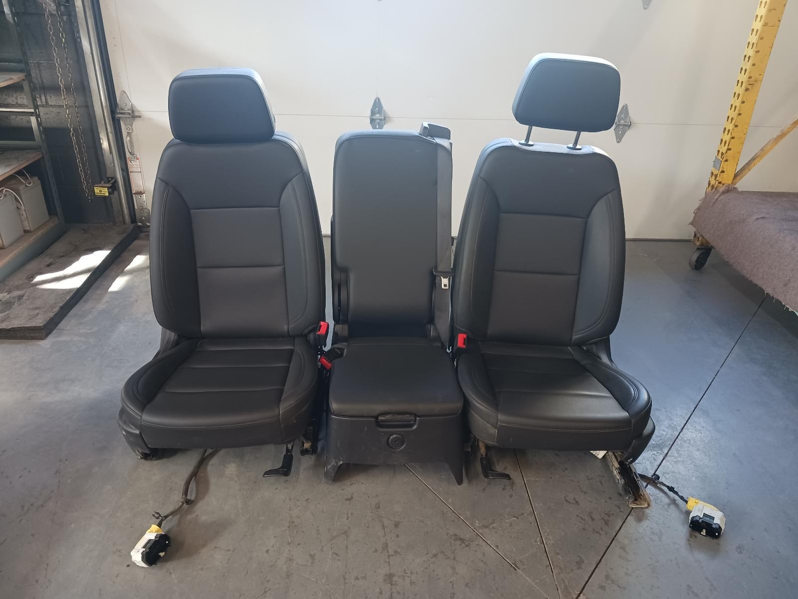 \'20-\'25 GMC SIERRA 2500 black leather Front Seat Set non-heated OEM