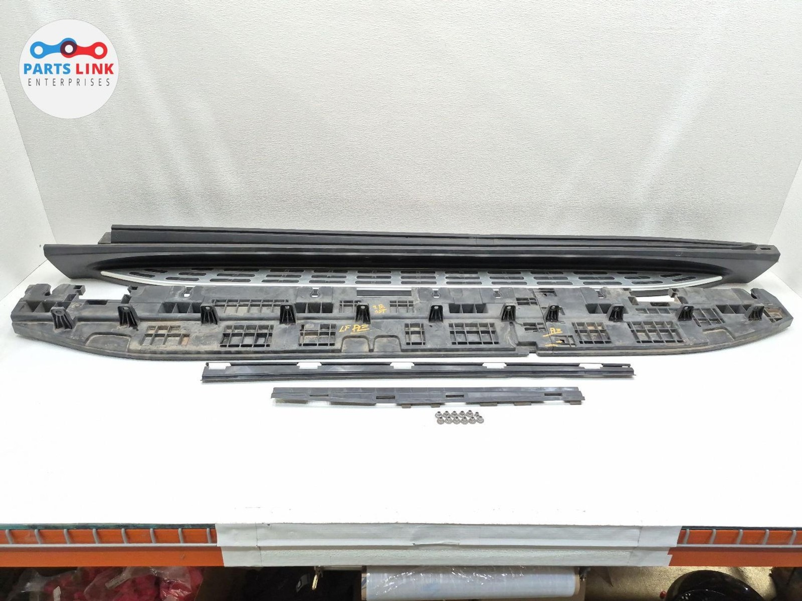 2020-25 MERCEDES GLS580 LEFT ILLUMINATED RUNNING STEP BOARD & BRACKET SET OEM