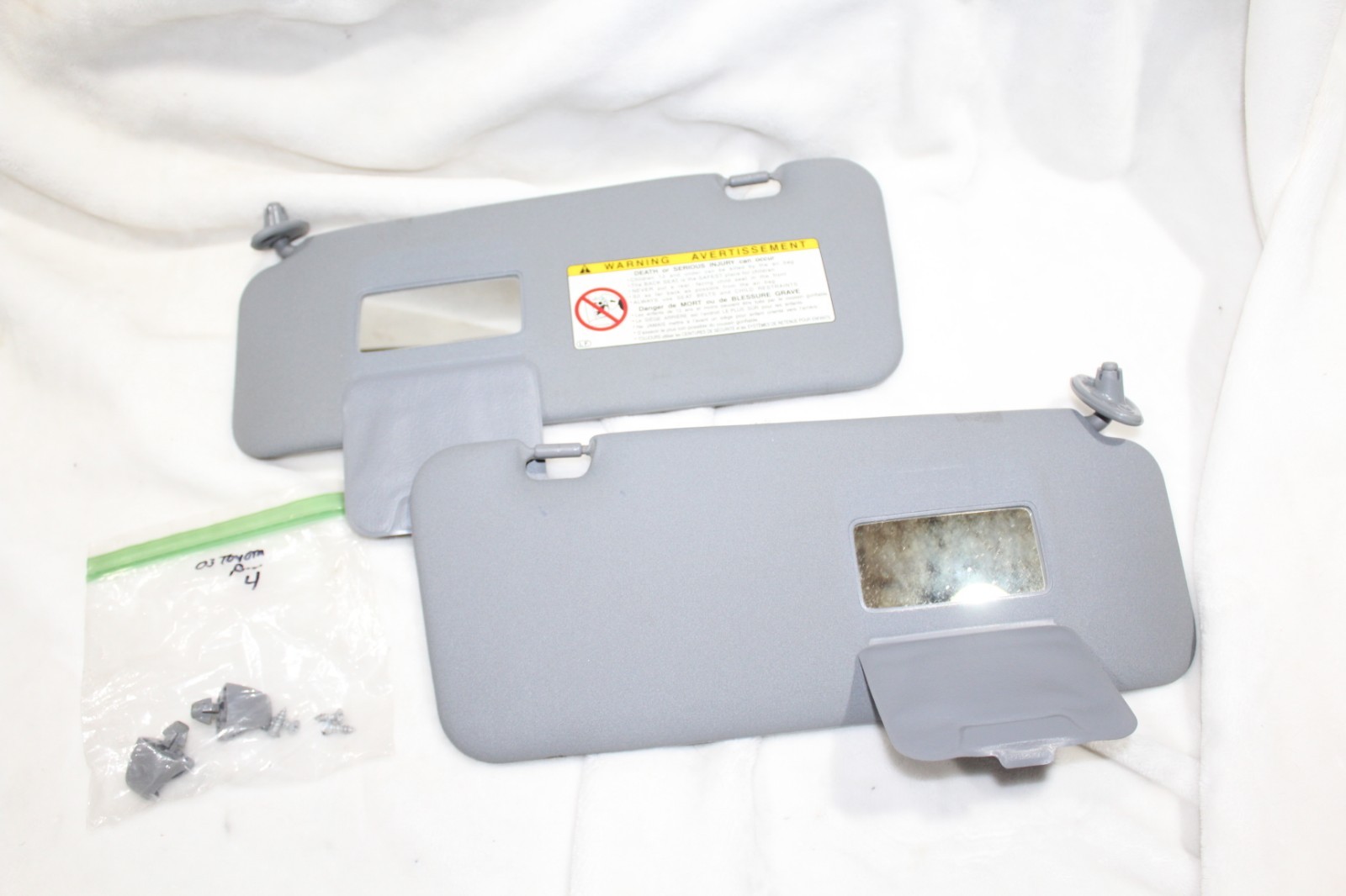 01-03 Toyota RAV 4 rav4 SUNVISORS w/ Sun Visor CLIPS Gray Vinyl PAIR 01-03 Toyota RAV 4 rav4 SUNVISORS w/ Sun Visor CLIPS Gray Vinyl PAIR