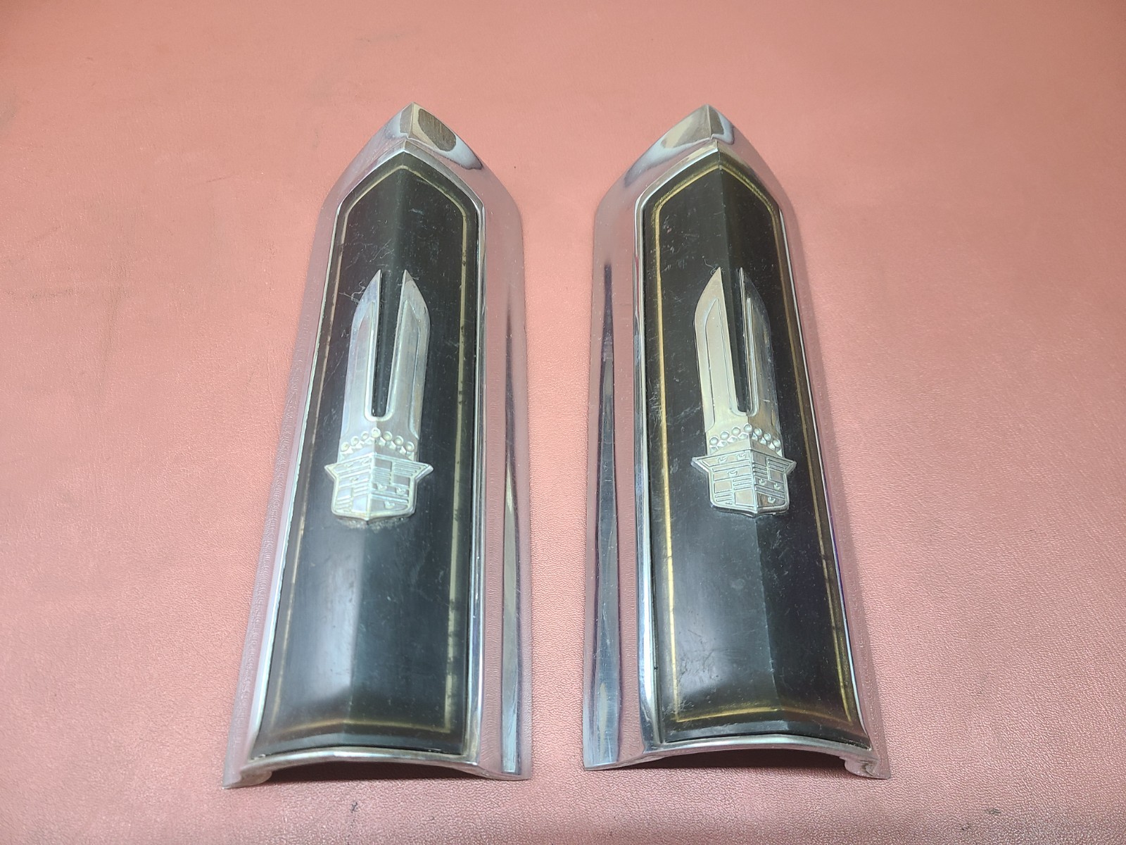 VINTAGE 1977 1978 CADILLAC ELDORADO FRONT BUMPER END GUARD SET OEM GM 1610756 VINTAGE 1977 1978 CADILLAC ELDORADO FRONT BUMPER END GUARD SET OEM GM 1610756