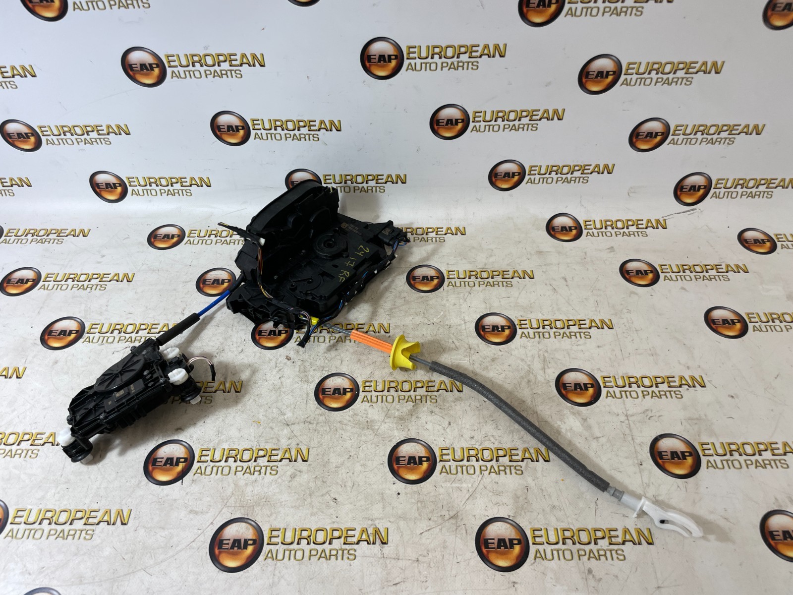 2024 BMW 740I I7 G70 Right Front door lock actuator SOFT CLOSE 51217932208