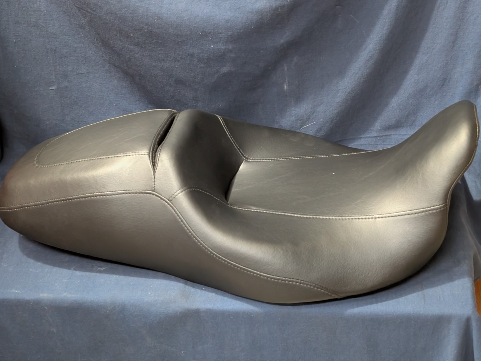 2008-2023 OEM Harley LOW Seat For Road Glide Street Glide Touring - 52320-11 2008-2023 OEM Harley LOW Seat For Road Glide Street Glide Touring - 52320-11
