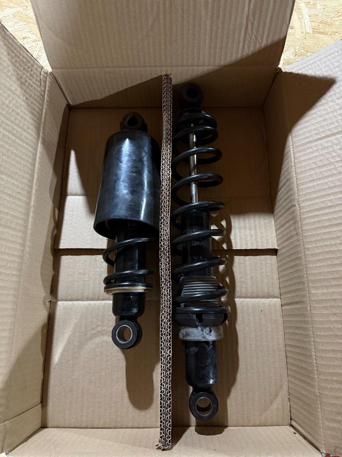 Polaris Indy EVO OEM Shocks ‑ 7043995 & 7043994 Polaris Indy EVO OEM Shocks ‑ 7043995 & 7043994