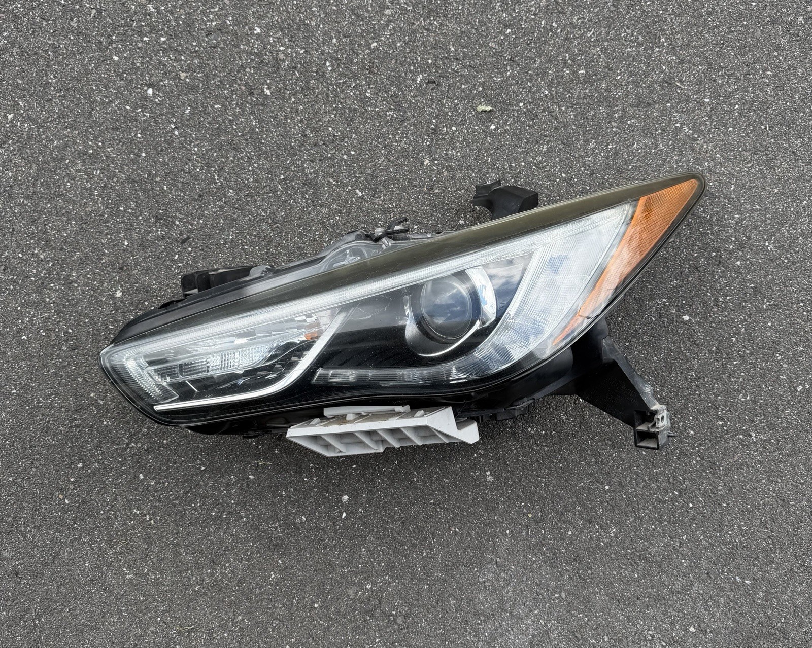 2016-2018 INFINITI QX60 Xenon Headlight HID w/ LED Driver LEFT Assembly W/o AFS 2016-2018 INFINITI QX60 Xenon Headlight HID w/ LED Driver LEFT Assembly W/o AFS
