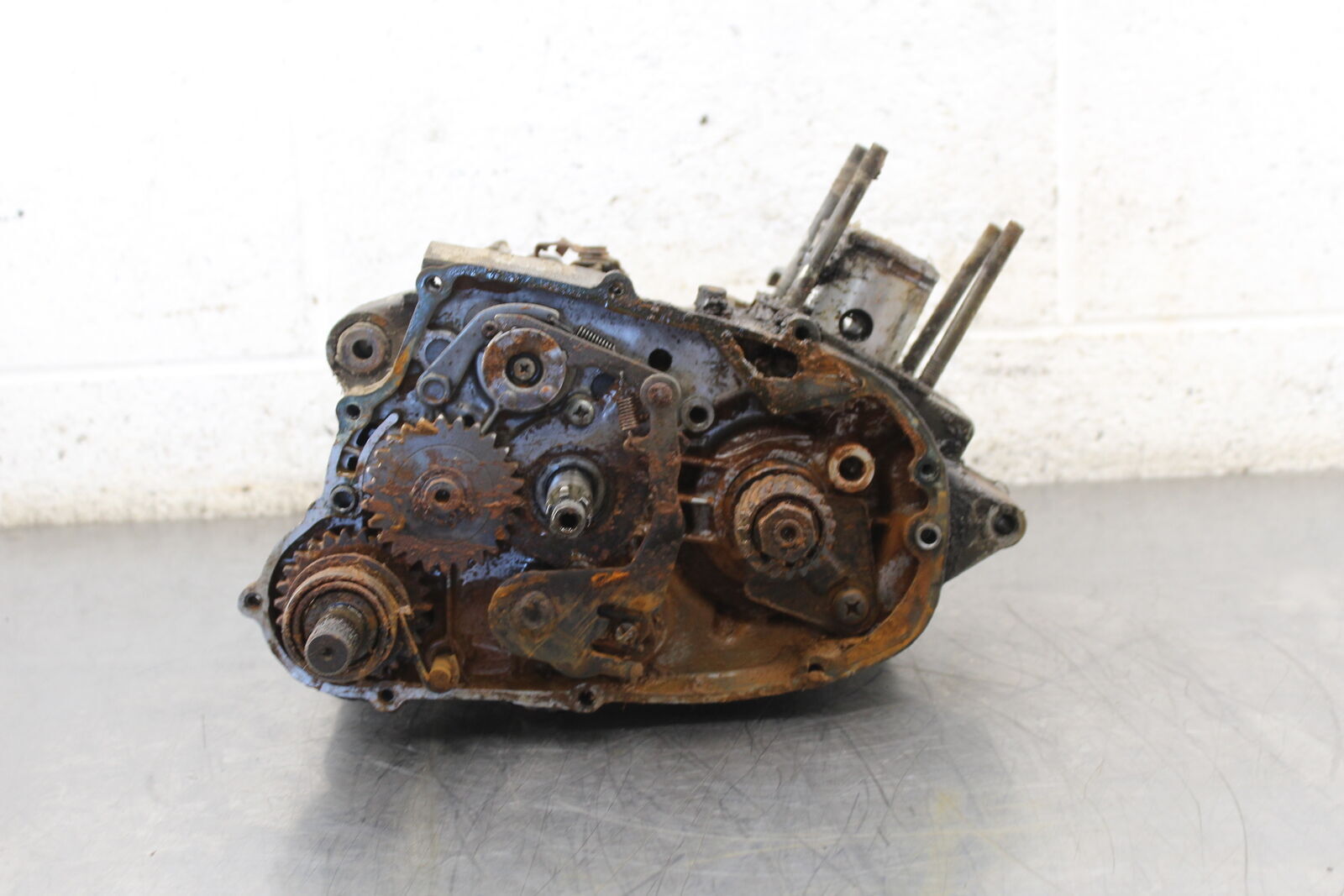 1975 Yamaha DT100 ENGINE MOTOR (M0621) (PARTSONLY) (BOTTOM END) 