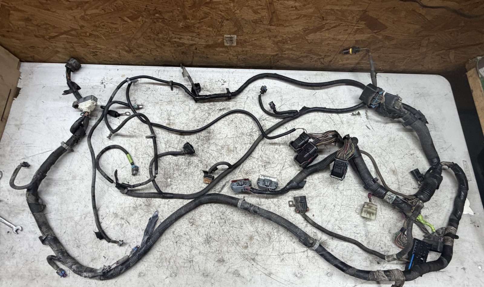 04 05 Chevy GMC Duramax LLY 6.6 Underhood ECM TCM Engine Wiring Harness OEM
