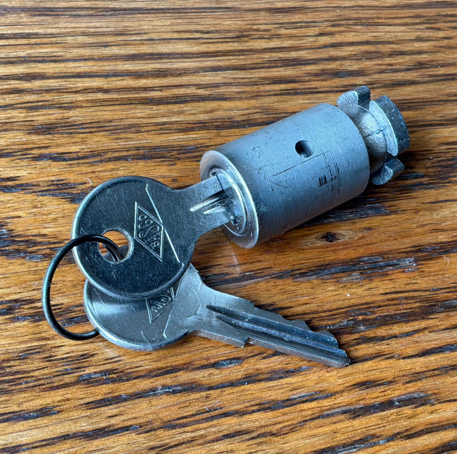1927~1928 Chevrolet IGNITION LOCK CYL w/BASCO KEYS vtg 1920s NOS- 1927~1928 Chevrolet IGNITION LOCK CYL w/BASCO KEYS vtg 1920s NOS-