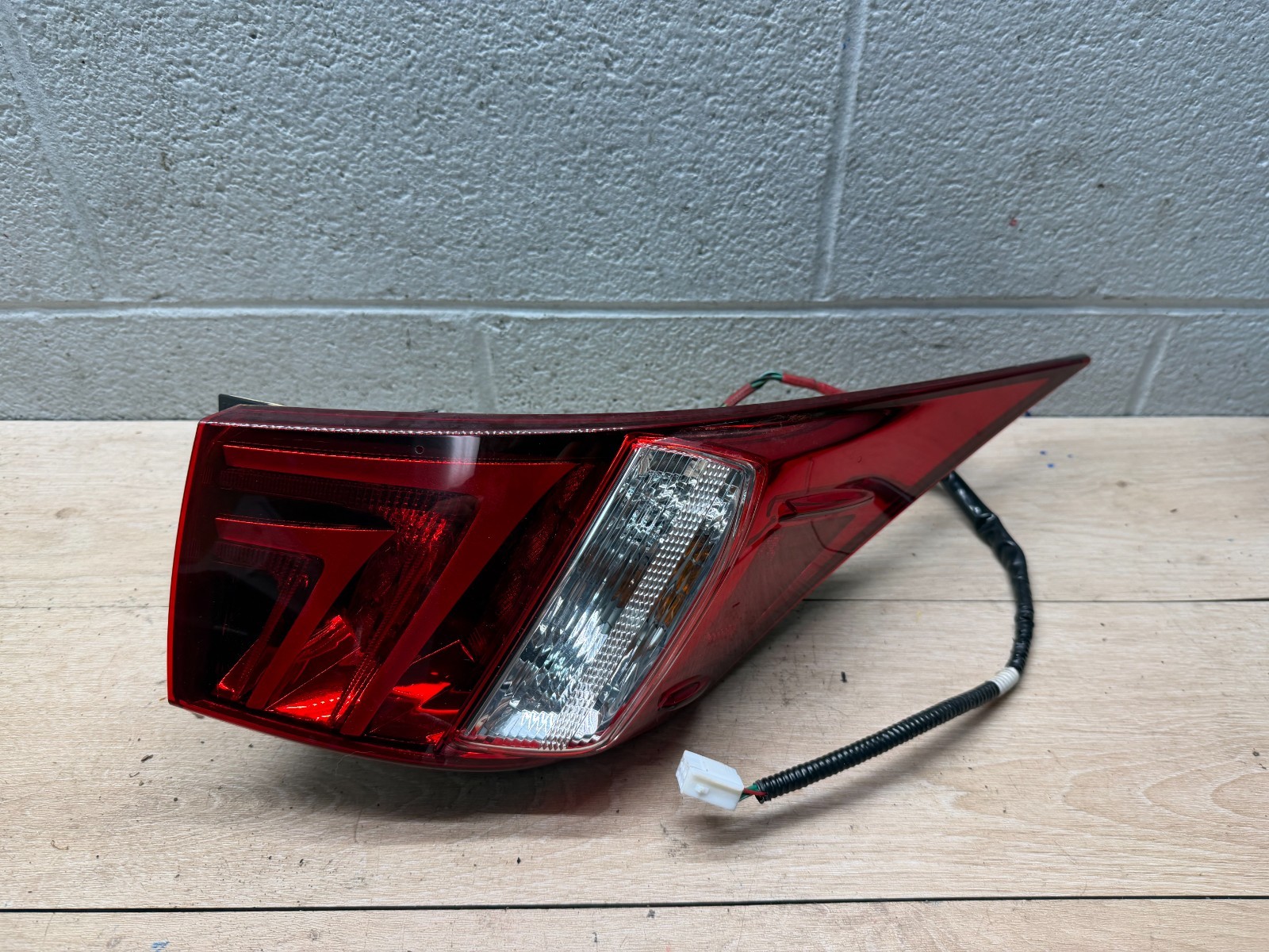 Nice 2014-2016 Lexus IS250 IS350 Left Driver LH Outer Side LED Tail Light OEM