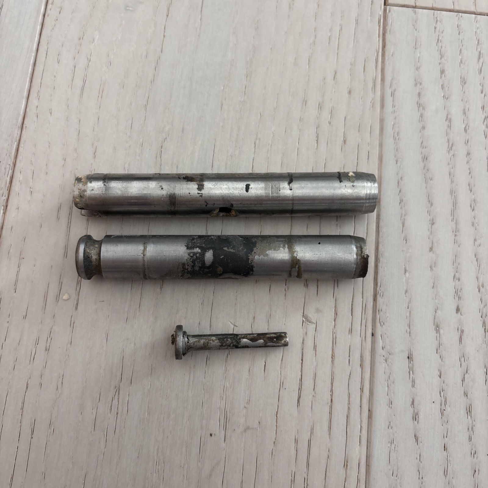 Mercury Mariner 40 HP Outboard Upper Lower Trim Cylinder Anchor Pin 822869 19607 Mercury Mariner 40 HP Outboard Upper Lower Trim Cylinder Anchor Pin 822869 19607