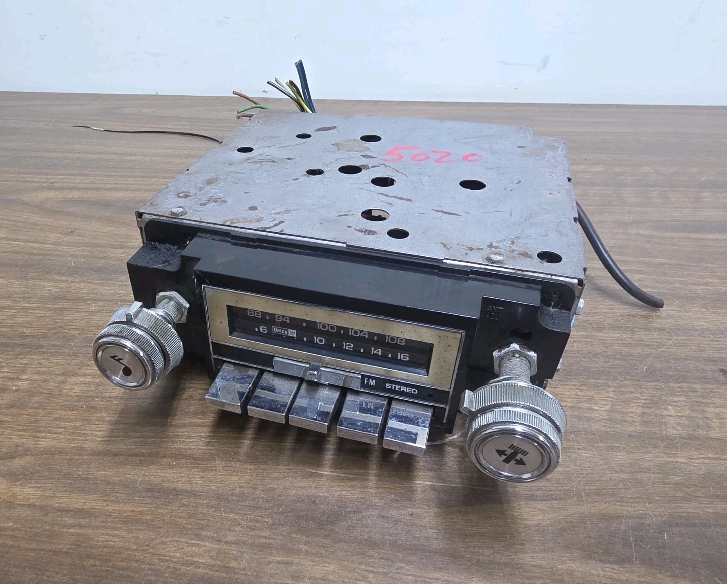 Vintage 1976-1978 GM C10 Impala Nova Am/Fm Delco Radio Stereo OEM. 16026599