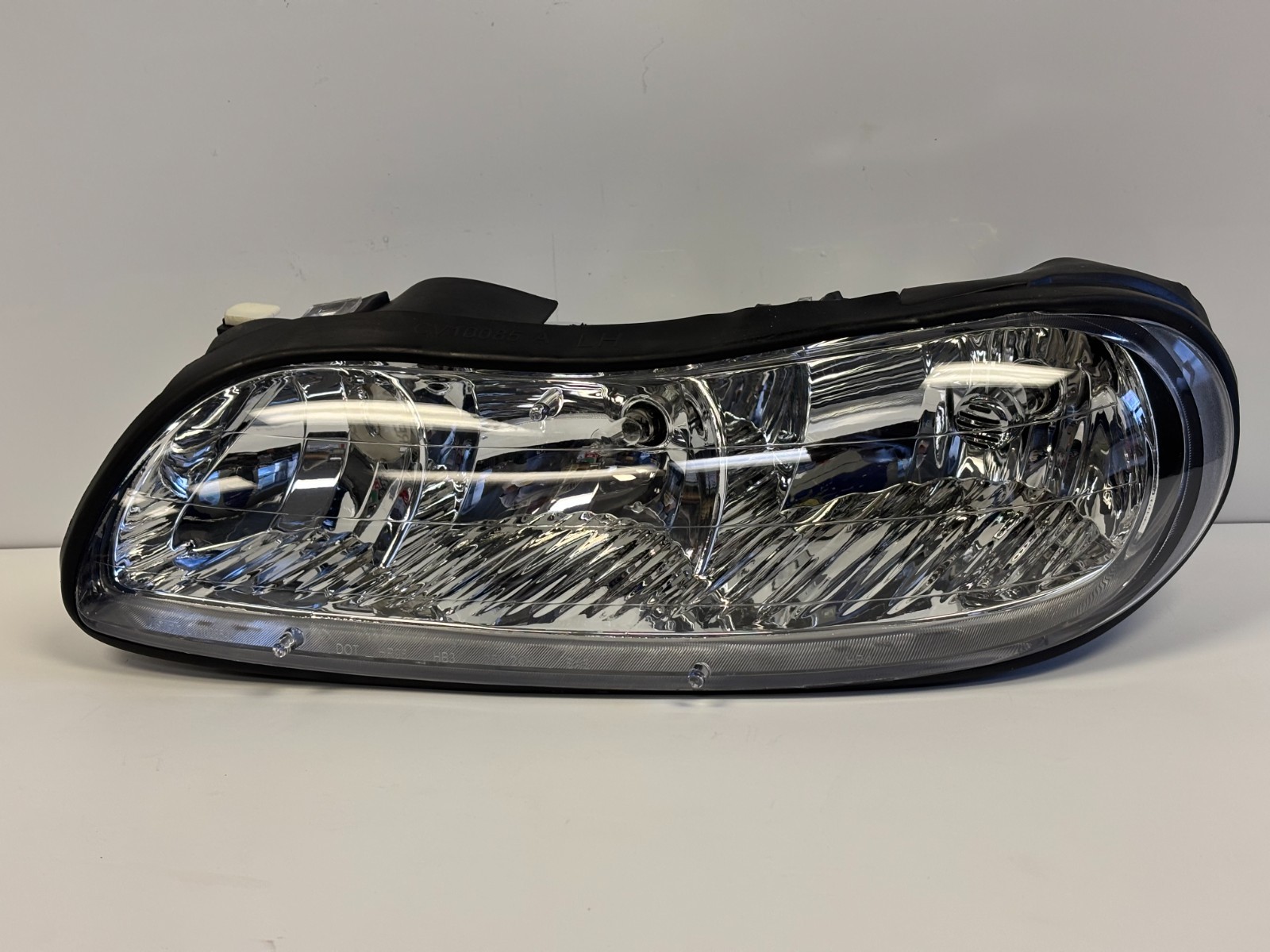 1997-2005 Chevrolet Malibu New Aftermarket Driver Side Left Headlight 22618782 1997-2005 Chevrolet Malibu New Aftermarket Driver Side Left Headlight 22618782