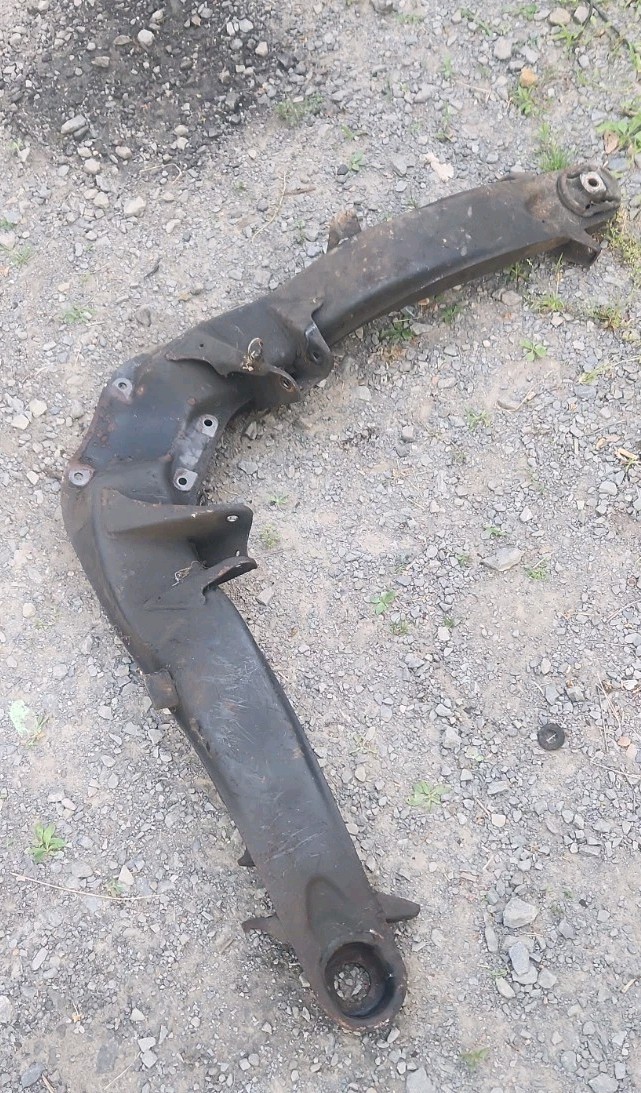 77-85 MERCEDES W123 300D REAR SUSPENSION SUBFRAME FRAME CROSSMEMBER CARRIER OEM 77-85 MERCEDES W123 300D REAR SUSPENSION SUBFRAME FRAME CROSSMEMBER CARRIER OEM