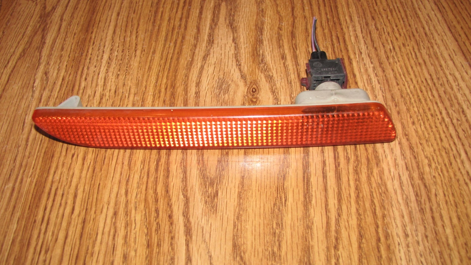 03-07 SAAB 9-3 FRONT SIDE MARKER LIGHT RH OEM PASSENGER 03-07 SAAB 9-3 FRONT SIDE MARKER LIGHT RH OEM PASSENGER