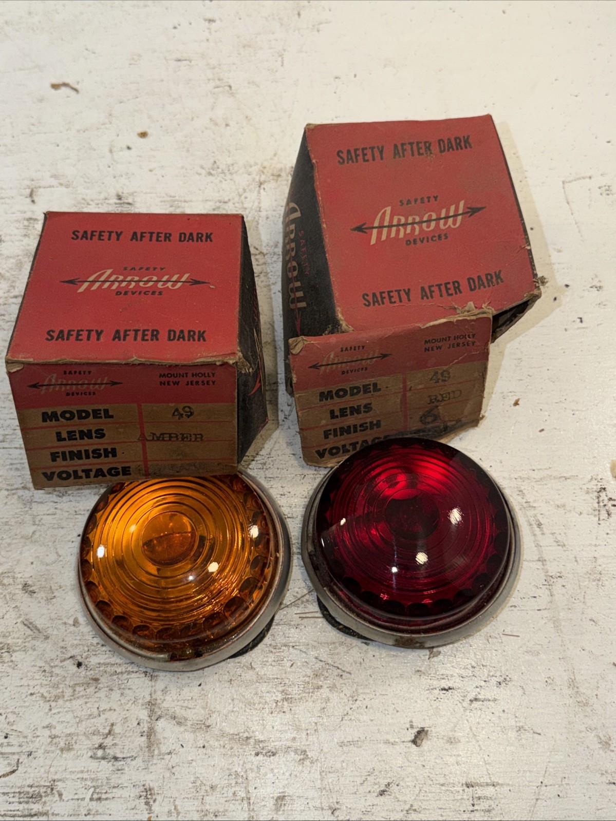 2-NOS OEM Vintage Red Arrow 49 Marker Lights 6 Volt 40s 50s Semis Rat Rods New 2-NOS OEM Vintage Red Arrow 49 Marker Lights 6 Volt 40s 50s Semis Rat Rods New