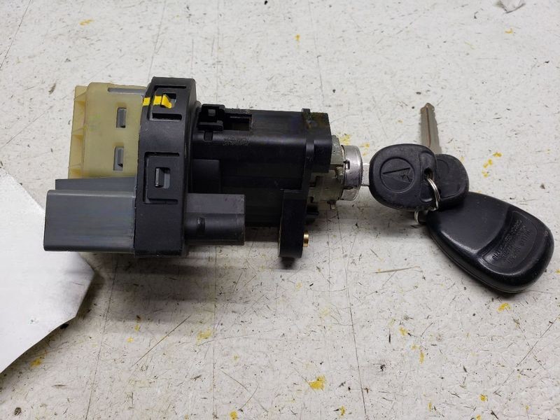 2004-2008 Pontiac Grand Prix Ignition Switch Cylinder Lock With Key Oem Used