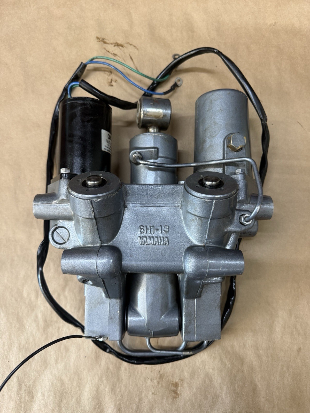 OEM YAMAHA POWER TRIM & TILT ASSEMBLY ( FOR PARTS ) PN# 6H1-43800-13-EK (C-2) OEM YAMAHA POWER TRIM & TILT ASSEMBLY ( FOR PARTS ) PN# 6H1-43800-13-EK (C-2)