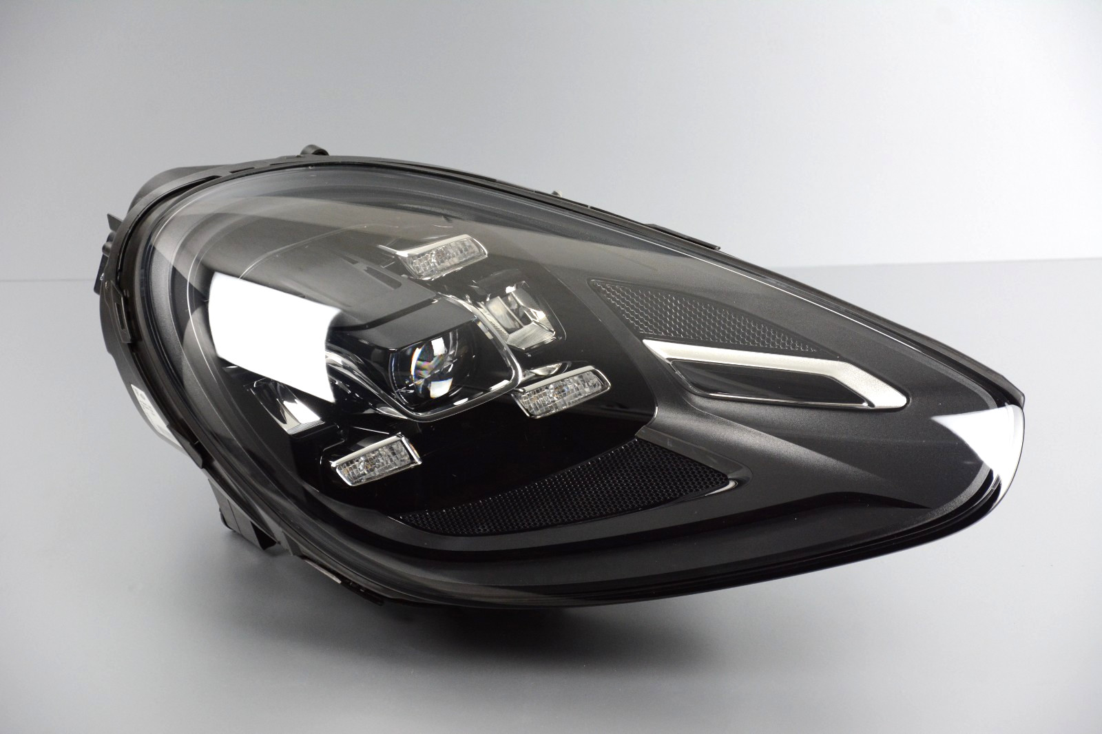 Complete 2015-2018 Porsche Cayenne Right RH Full LED Headlight OEM 95863128602 Complete 2015-2018 Porsche Cayenne Right RH Full LED Headlight OEM 95863128602