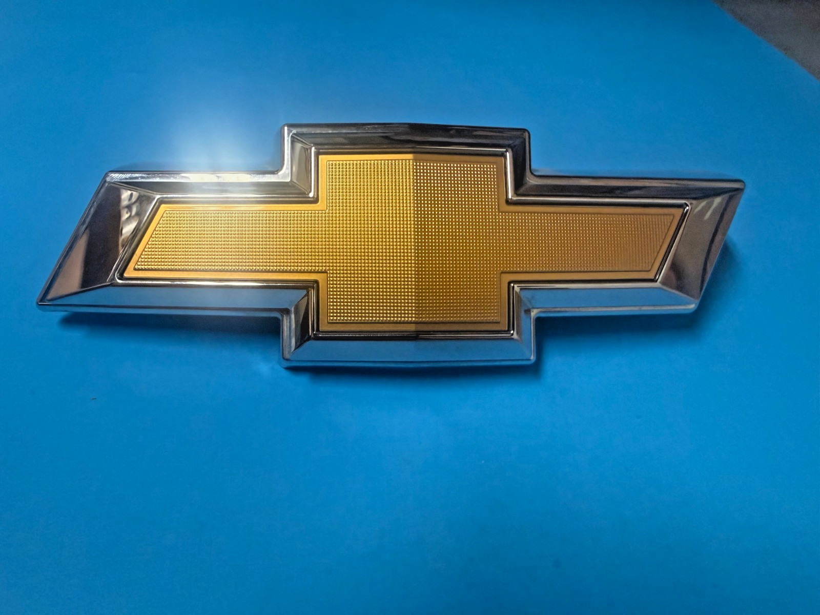 OEM 2022 2023 2024 Chevy Equinox Front Grille Gold Bow Tie Emblem