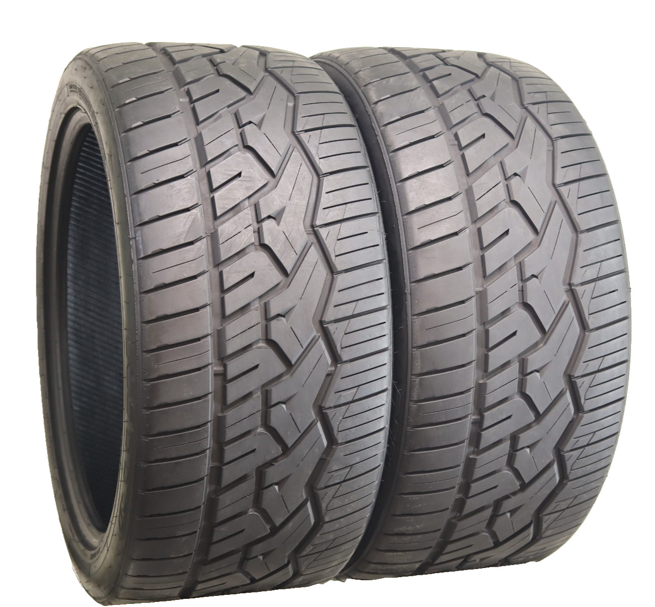 325/35R22 Nitto NT 420 114W 9/32 DOT 3425 S63 325/35R22 Nitto NT 420 114W 9/32 DOT 3425 S63