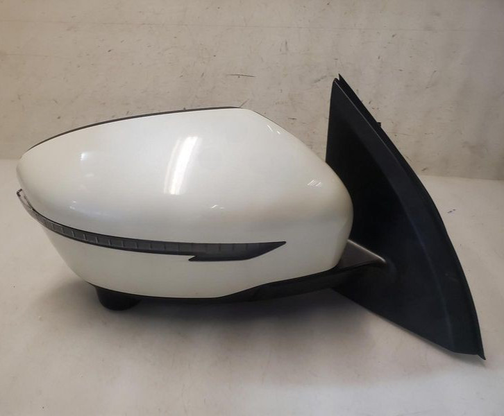2017-2019 Nissan Rogue Sport Right Passenger RH Side View Mirror Door White Oem