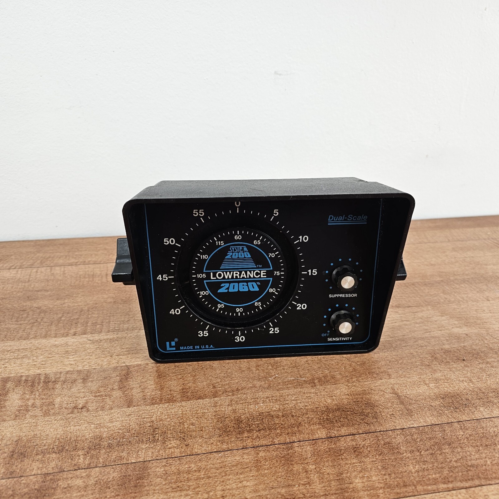 Lowrance 2060B Depth Sounder Lowrance 2060B Depth Sounder