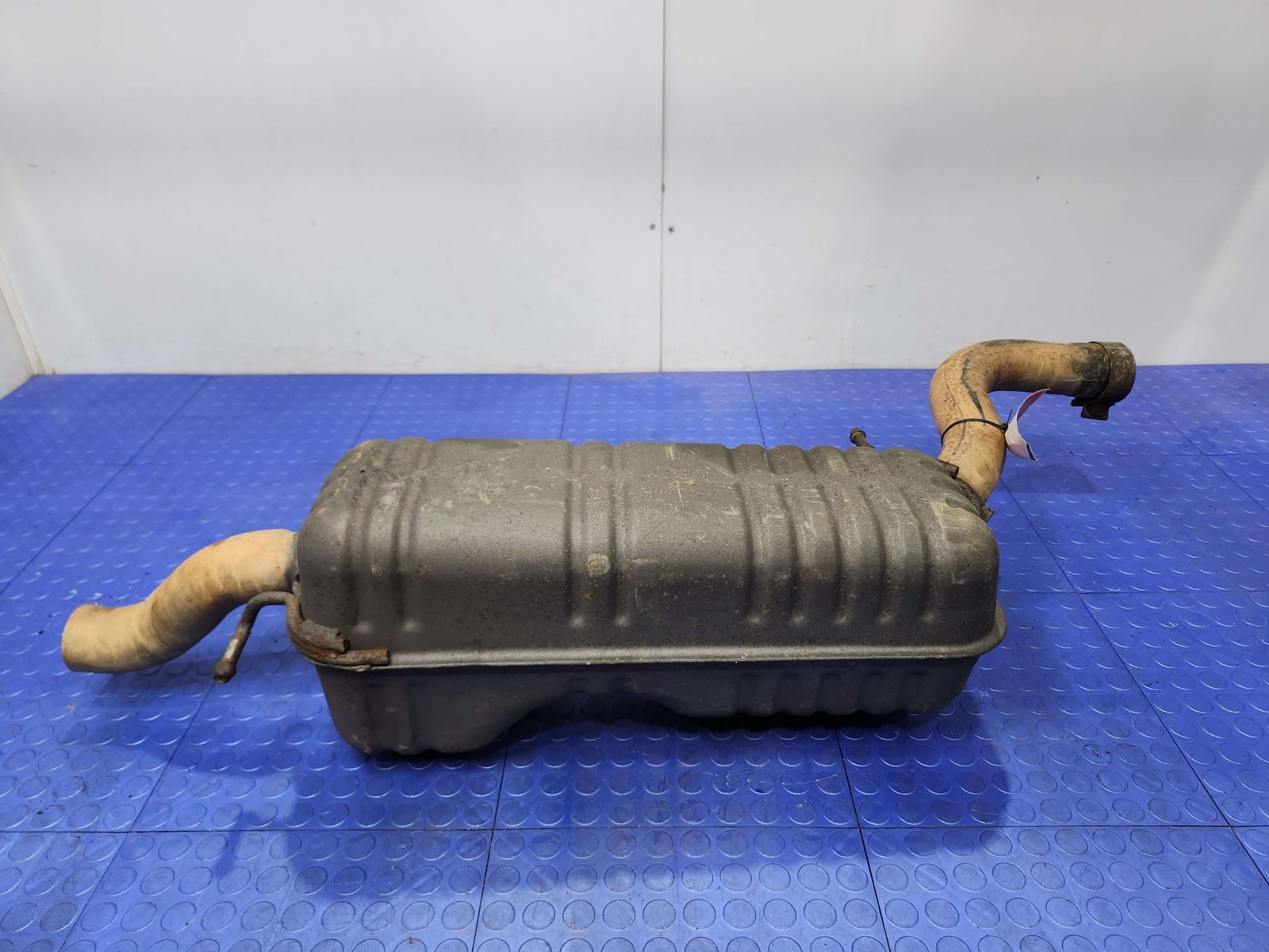 05-07 Dodge Caravan 3.3L 3.8L Center Intermediate Exhaust Muffler OEM 4881332AH