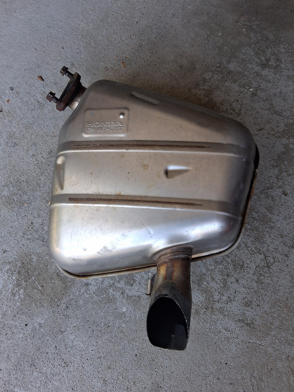 2017-2019 Honda CRV Exhaust Muffler Rear Left Driver Side OEM 1.5l 18305-TLA-A54 2017-2019 Honda CRV Exhaust Muffler Rear Left Driver Side OEM 1.5l 18305-TLA-A54