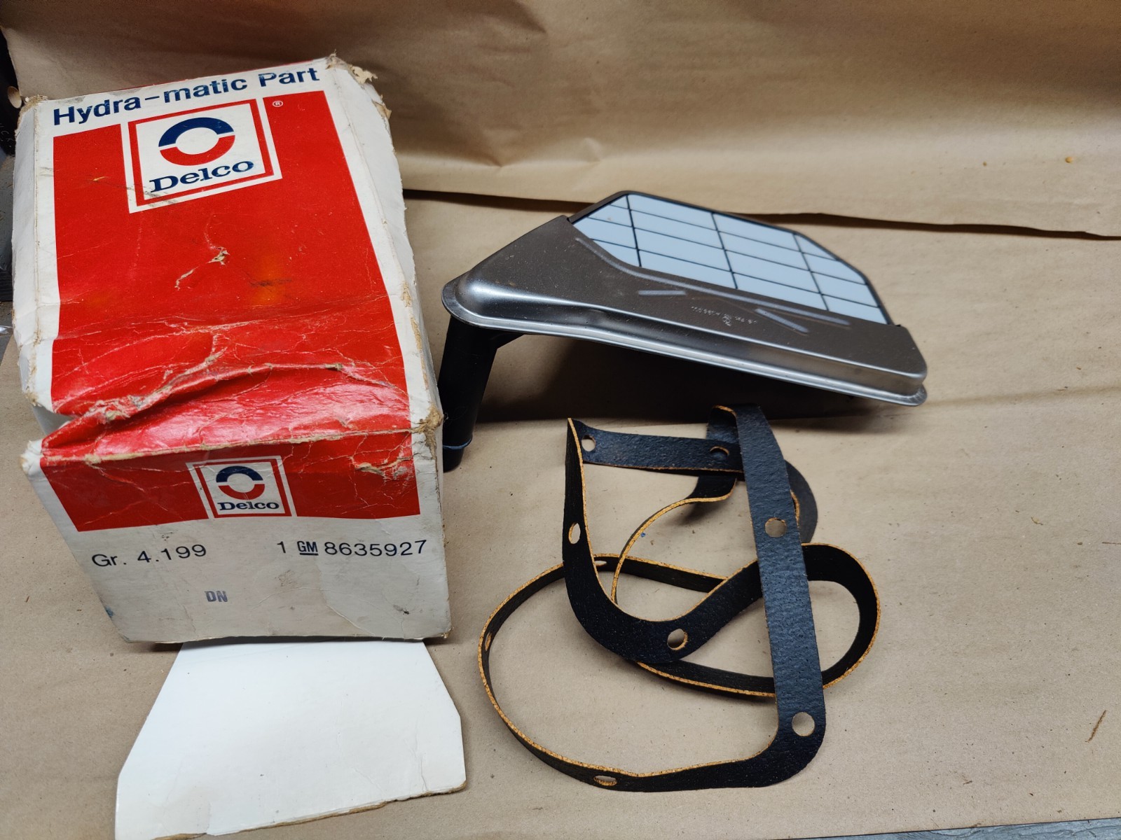 NOS OEM 1982-85 GM TH325-4L Transmission Oil Filter Kit Delco 8635927 NOS OEM 1982-85 GM TH325-4L Transmission Oil Filter Kit Delco 8635927