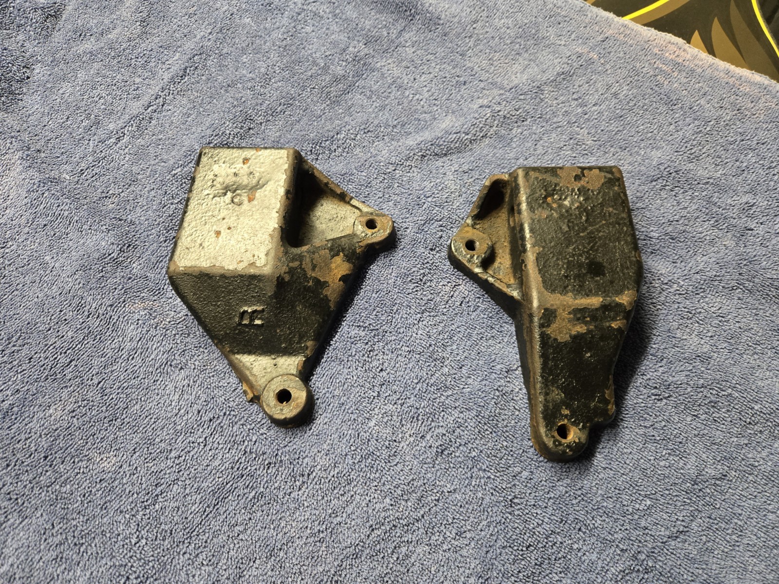 1965-66 Gs 401 Nailhead Buick GS Skylark Frame Mounts Pair Oem Very Good Used