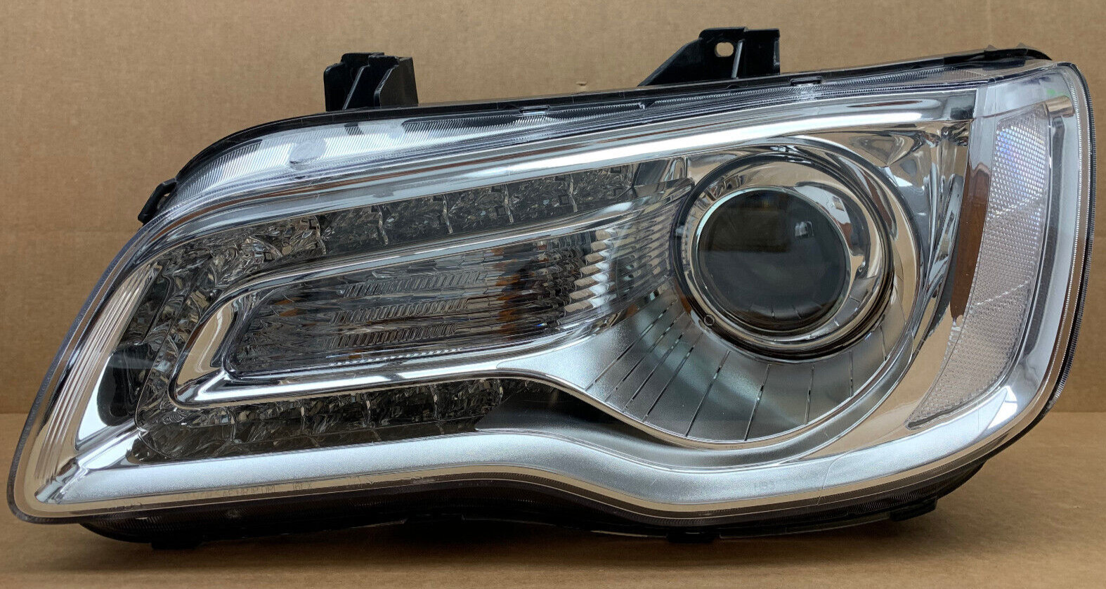 Nice 2011-2014 Chrysler 300 Left LH Driver Halogen w/LED Headlight Headlamp OEM Nice 2011-2014 Chrysler 300 Left LH Driver Halogen w/LED Headlight Headlamp OEM